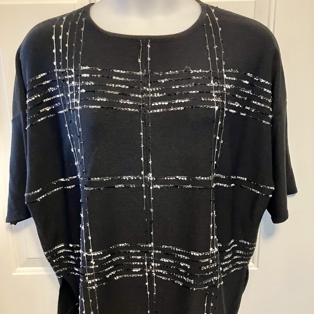 Misook Women's Size‎ Medium/Large Black Pullover Oversized Sweater Embroidered